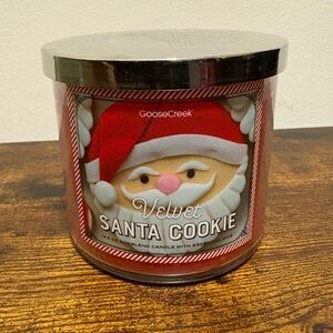 🔴Goose Creek Velvet Santa Cookie Candle - Red and White
